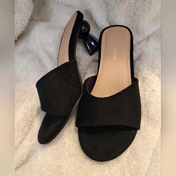 Penningtons Shoes - 8WW Cute Black Shoe with Unique Heel